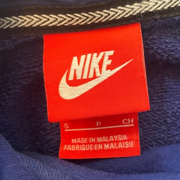 Nike Hooded Sweatshirt - Picture 3 of 4